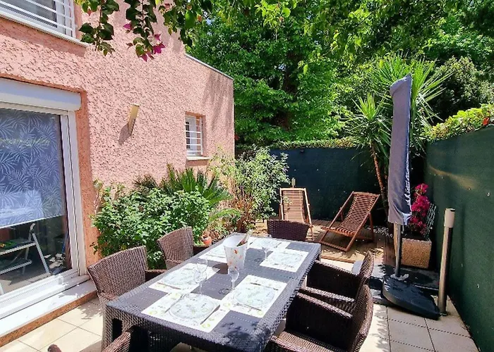 Casa de Férias St Cyprien De Charme Avec Piscine *